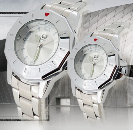 時(shí)尚高檔情侶禮品手表生產(chǎn)廠家對(duì)接 1對(duì)1定制[穩(wěn)