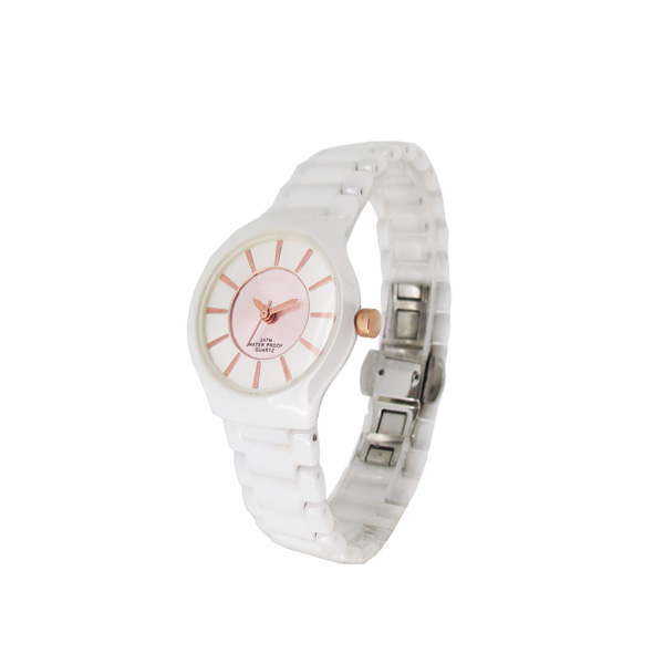 穩(wěn)達(dá)時(shí)石英陶瓷情侶禮品紀(jì)念手表定制工廠