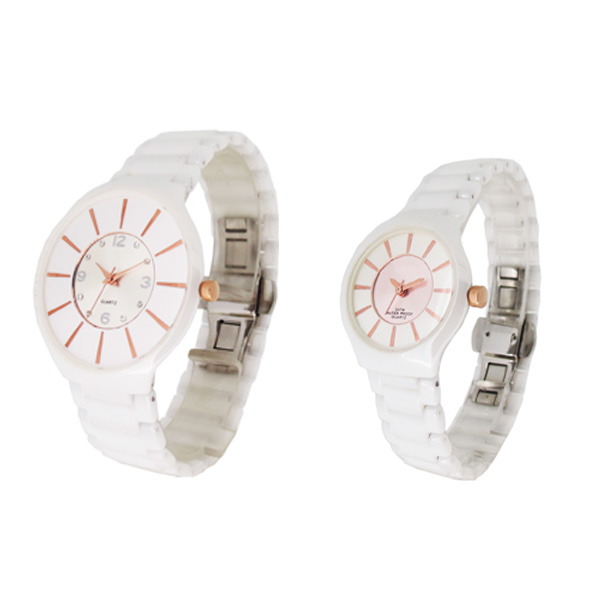 穩(wěn)達(dá)時(shí)石英陶瓷情侶手表定制工廠