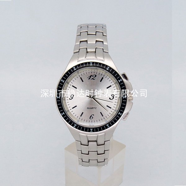 穩(wěn)達(dá)時(shí)簡(jiǎn)單大方禮品手表定制廠家