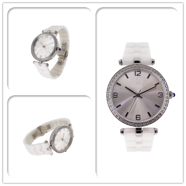 穩(wěn)達時高檔陶瓷女士禮品手表廠家