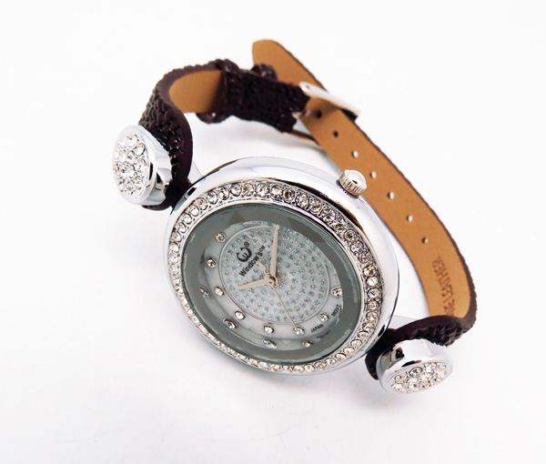 合金鑲鉆女士皮帶禮品手表批發(fā)廠家【穩(wěn)達時鐘表】