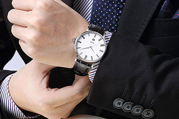 經(jīng)典時尚男士腕表，穩(wěn)達時廠家直銷