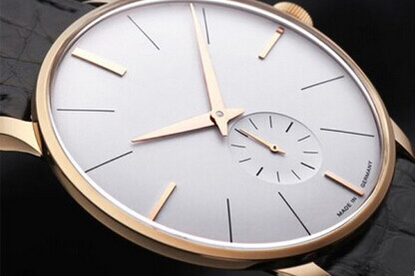 經(jīng)典大表盤 搭配時(shí)尚更傾心&mdash;&mdash;穩(wěn)達(dá)時(shí)