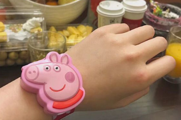 穩(wěn)達(dá)時小豬佩奇兒童電子手表直銷