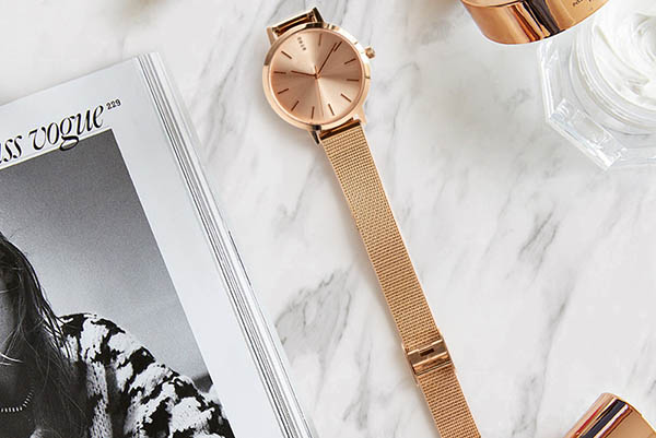 輕奢網(wǎng)帶小眾女士石英手表定制批發(fā)就在穩(wěn)達(dá)時