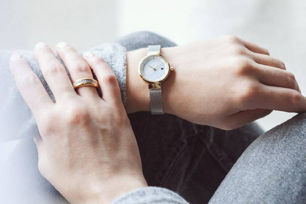 ins風(fēng)簡約腕表貨源直供定制-穩(wěn)達(dá)時(shí)