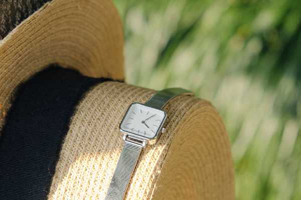 時(shí)尚簡(jiǎn)約款式供應(yīng)不掉線