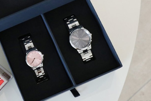 時尚男女情侶禮品手表 現(xiàn)貨庫存