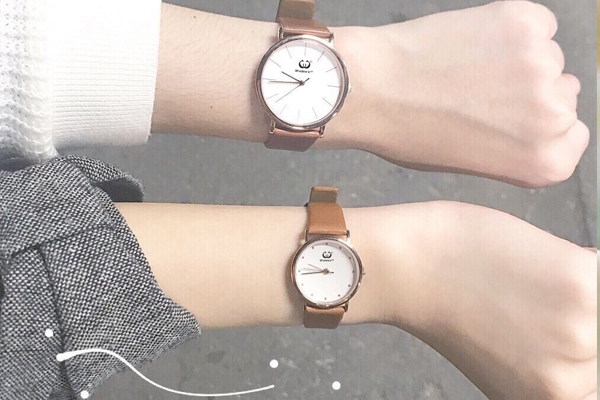 時尚皮帶經(jīng)典款手表供應